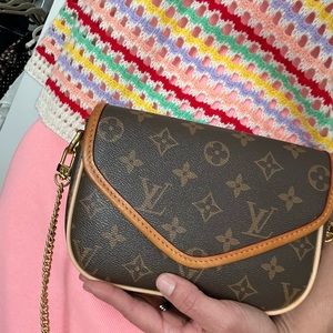 LV mini shoulder bag so cute